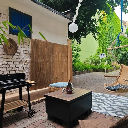 Vintage Room With Garden View Bratislava Exteriör bild