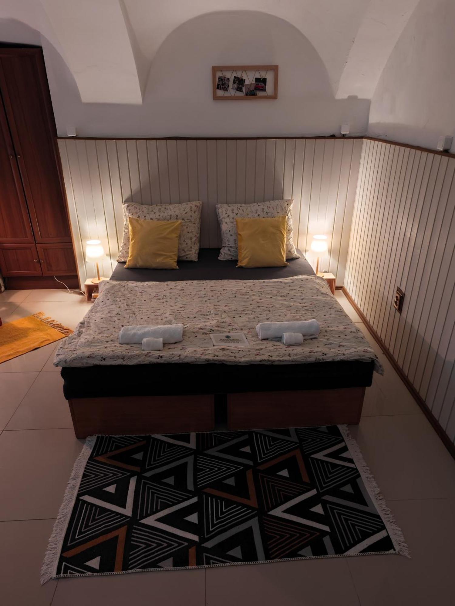 Vintage Room With Garden View Bratislava Exteriör bild