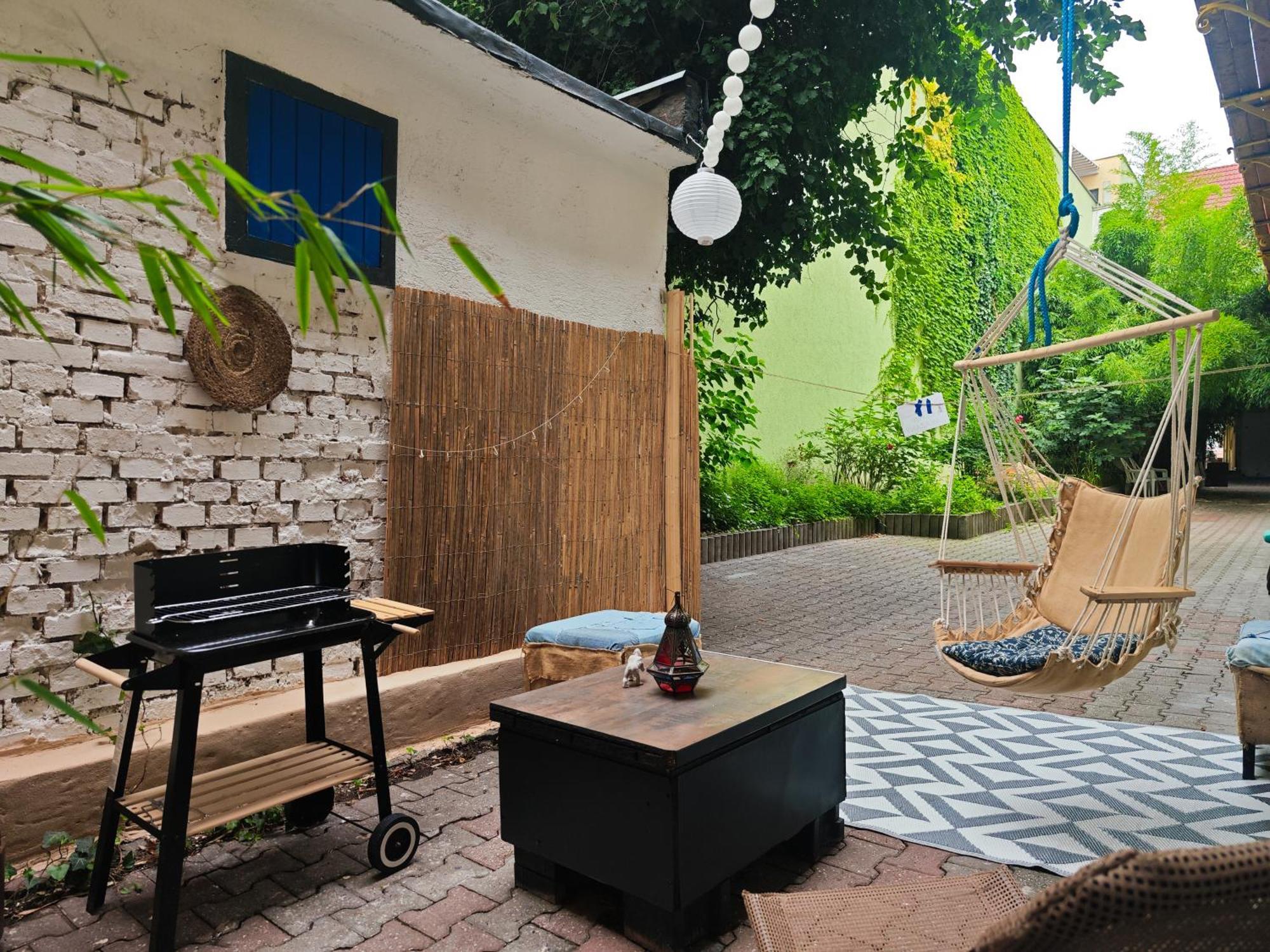 Vintage Room With Garden View Bratislava Exteriör bild